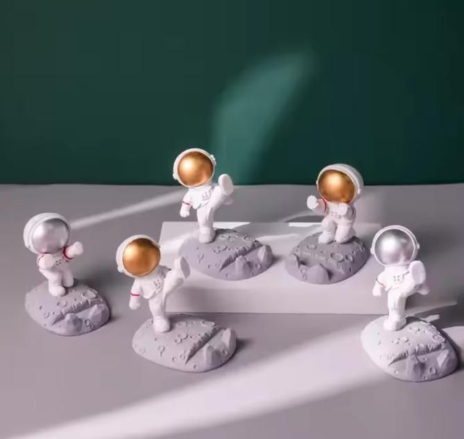 Nordic Style Astronaut Mobile Phone Stand Holder
