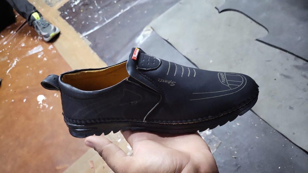Men’s Soft Leather Casual Slip-On Shoes – Stylish Comfort for Everyday Wear